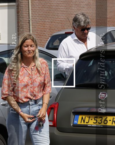 Noordwijk 12 juni 2020
Albert Barnhoorn en zijn dochter Nathalie Barnhoorn arriveren bij haar Appartement. Het verhaal dat zij een relatie met Dirk Kuyt zou hebben klopt helemaal niet.