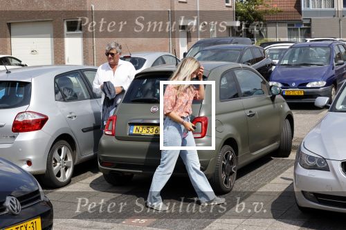 Noordwijk 12 juni 2020
Albert Barnhoorn en zijn dochter Nathalie Barnhoorn arriveren bij haar Appartement. Het verhaal dat zij een relatie met Dirk Kuyt zou hebben klopt helemaal niet.