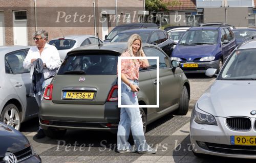 Noordwijk 12 juni 2020
Albert Barnhoorn en zijn dochter Nathalie Barnhoorn arriveren bij haar Appartement. Het verhaal dat zij een relatie met Dirk Kuyt zou hebben klopt helemaal niet.