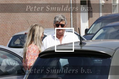 Noordwijk 12 juni 2020
Albert Barnhoorn en zijn dochter Nathalie Barnhoorn arriveren bij haar Appartement. Het verhaal dat zij een relatie met Dirk Kuyt zou hebben klopt helemaal niet.
