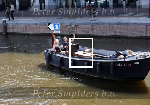 Amsterdam 21 mei 2020
Nicolette v dam en Bas Smit varen met dochters op de boot door de Amsterdamse grachten.