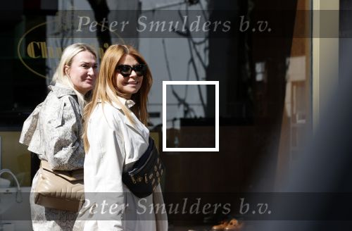 Amsterdam 15 mei 2020
Olcay Gulsen met een vriendin op de pc hooftstraat
