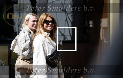 Amsterdam 15 mei 2020
Olcay Gulsen met een vriendin op de pc hooftstraat