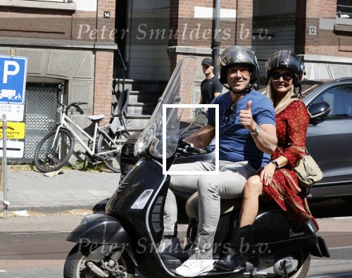 Amsterdam 9  mei 2020
Patrick Singels met zijn vrouw Corine op de scooter.