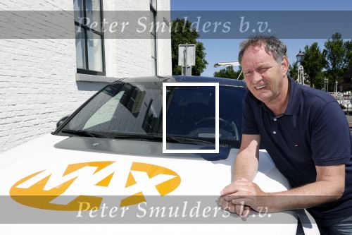 Harlingen 28 mei 2020
Piet Paulusma voor zijn huis in Harlingen.