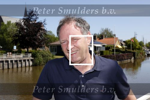 Harlingen 28 mei 2020
Piet Paulusma voor zijn huis in Harlingen.