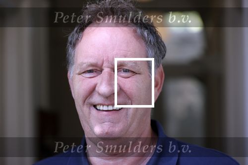 Harlingen 28 mei 2020
Piet Paulusma voor zijn huis in Harlingen.
