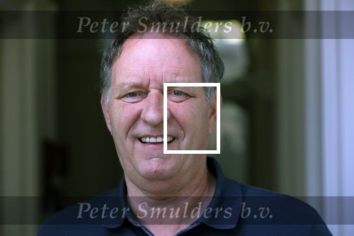Harlingen 28 mei 2020
Piet Paulusma voor zijn huis in Harlingen.