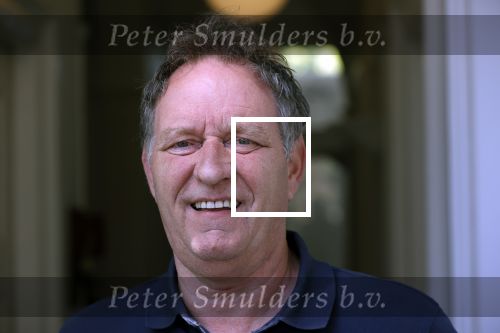 Harlingen 28 mei 2020
Piet Paulusma voor zijn huis in Harlingen.