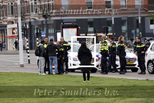 Amsterdam 29 april 2020
Honderden Molukkers op het museumplein. De politie keek toen maar hoefde niet op te treden.