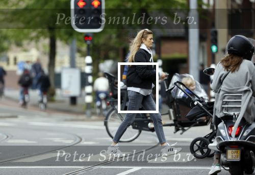 Amsterdam 2 mei 2020
Renee Gunning achter de kinderwagen.