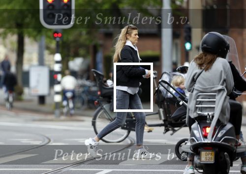 Amsterdam 2 mei 2020
Renee Gunning achter de kinderwagen.