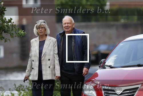 Amsterdam 23 mei 2020
Rob v d Meeberg met zijn vrouw op straat in Amsterdam zuid