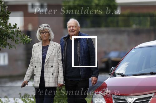 Amsterdam 23 mei 2020
Rob v d Meeberg met zijn vrouw op straat in Amsterdam zuid