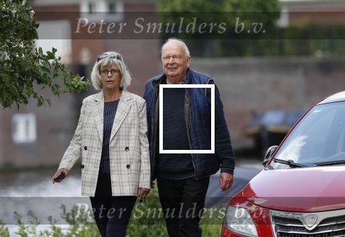 Amsterdam 23 mei 2020
Rob v d Meeberg met zijn vrouw op straat in Amsterdam zuid