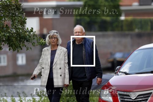 Amsterdam 23 mei 2020
Rob v d Meeberg met zijn vrouw op straat in Amsterdam zuid