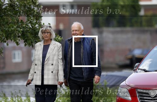 Amsterdam 23 mei 2020
Rob v d Meeberg met zijn vrouw op straat in Amsterdam zuid