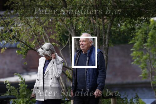 Amsterdam 23 mei 2020
Rob v d Meeberg met zijn vrouw op straat in Amsterdam zuid