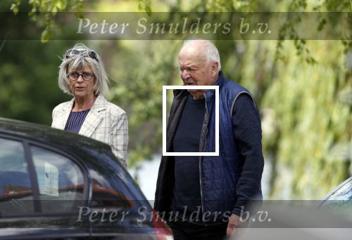 Amsterdam 23 mei 2020
Rob v d Meeberg met zijn vrouw op straat in Amsterdam zuid