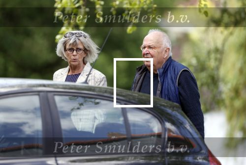 Amsterdam 23 mei 2020
Rob v d Meeberg met zijn vrouw op straat in Amsterdam zuid