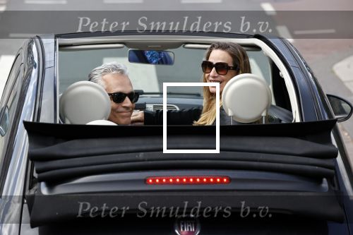 Amsterdam 23 mei 2020
Robert Schoemacher met zijn vrouw Claudia in hun fiat 500 cabrio.