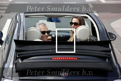 Amsterdam 23 mei 2020
Robert Schoemacher met zijn vrouw Claudia in hun fiat 500 cabrio.