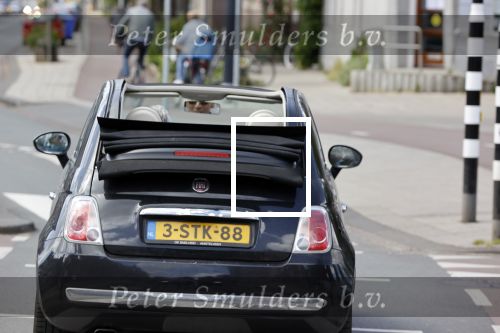 Amsterdam 23 mei 2020
Robert Schoemacher met zijn vrouw Claudia in hun fiat 500 cabrio.