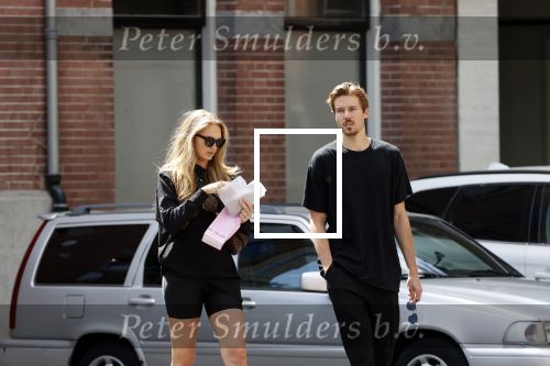 Amsterdam 23 mei 2020
Romee Strijd en haar man  Laurens van Leeuwen in Amsterdam zuid.