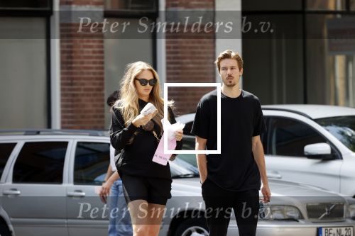 Amsterdam 23 mei 2020
Romee Strijd en haar man  Laurens van Leeuwen in Amsterdam zuid.