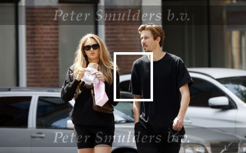 Amsterdam 23 mei 2020
Romee Strijd en haar man  Laurens van Leeuwen in Amsterdam zuid.
