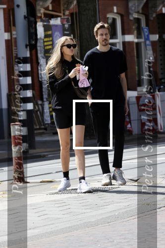 Amsterdam 23 mei 2020
Romee Strijd en haar man  Laurens van Leeuwen in Amsterdam zuid.