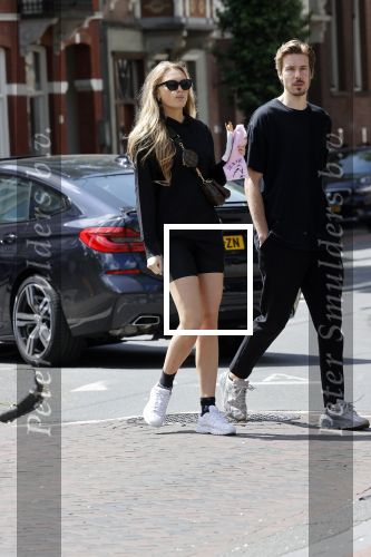 Amsterdam 23 mei 2020
Romee Strijd en haar man  Laurens van Leeuwen in Amsterdam zuid.