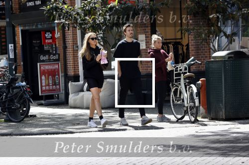 Amsterdam 23 mei 2020
Romee Strijd en haar man  Laurens van Leeuwen in Amsterdam zuid.