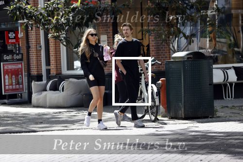 Amsterdam 23 mei 2020
Romee Strijd en haar man  Laurens van Leeuwen in Amsterdam zuid.
