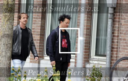 Amsterdam 24 mei 2020
Rop Verheijen met zijn partner op straat in Amsterdam zuid.