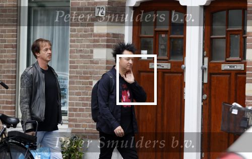 Amsterdam 24 mei 2020
Rop Verheijen met zijn partner op straat in Amsterdam zuid.