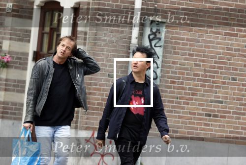 Amsterdam 24 mei 2020
Rop Verheijen met zijn partner op straat in Amsterdam zuid.