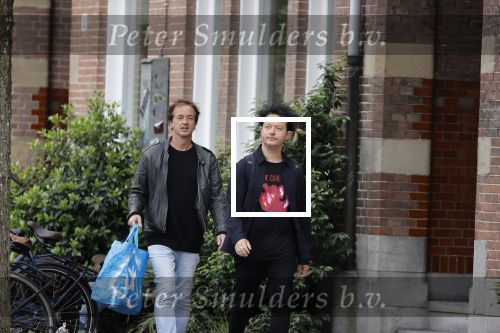 Amsterdam 24 mei 2020
Rop Verheijen met zijn partner op straat in Amsterdam zuid.