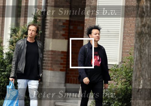Amsterdam 24 mei 2020
Rop Verheijen met zijn partner op straat in Amsterdam zuid.