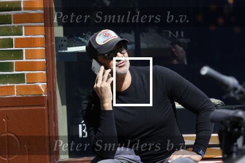 Amsterdam 6 mei 2020
Ruud Gullit met petje bellend in Amsterdam zuid