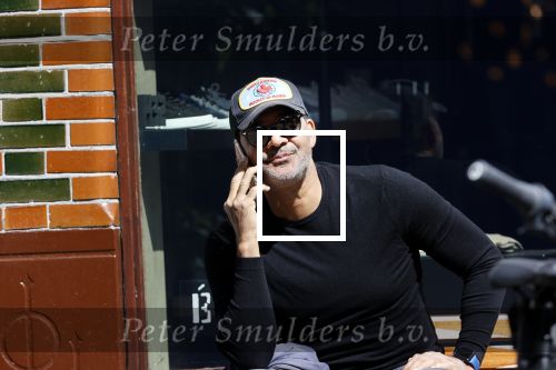 Amsterdam 6 mei 2020
Ruud Gullit met petje bellend in Amsterdam zuid