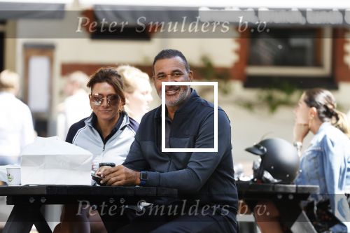Amsterdam 27 mei 2020
Ruud Gullit Karin de Rooij en Mark Teurlings op terras.