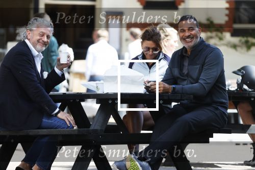 Amsterdam 27 mei 2020
Ruud Gullit Karin de Rooij en Mark Teurlings op terras.