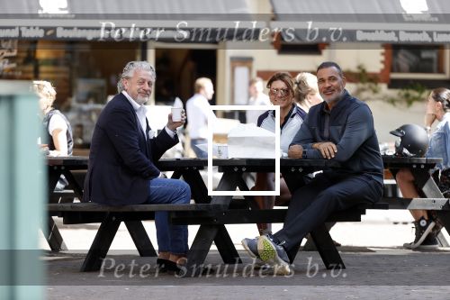 Amsterdam 27 mei 2020
Ruud Gullit Karin de Rooij en Mark Teurlings op terras.