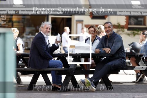 Amsterdam 27 mei 2020
Ruud Gullit Karin de Rooij en Mark Teurlings op terras.