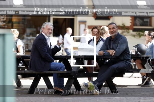 Amsterdam 27 mei 2020
Ruud Gullit Karin de Rooij en Mark Teurlings op terras.