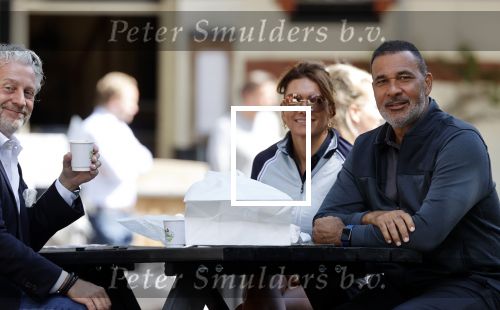 Amsterdam 27 mei 2020
Ruud Gullit Karin de Rooij en Mark Teurlings op terras.