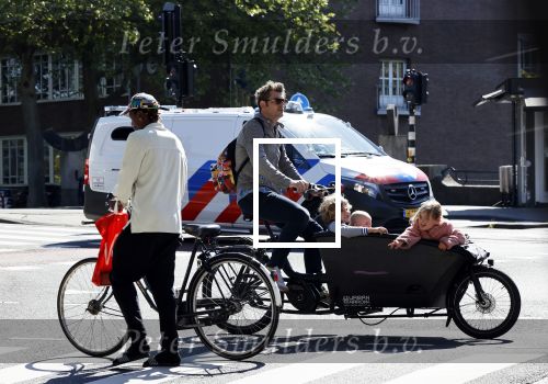 Amsterdam 6 mei 2020
Sander lantinga met zijn kinderen in de bakfiets