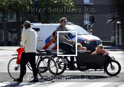 Amsterdam 6 mei 2020
Sander lantinga met zijn kinderen in de bakfiets