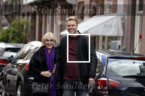 Amsterdam 15 mei 2020
Sheila de Vries met haar zoon Gideon p[ de cornelis schuytstraat